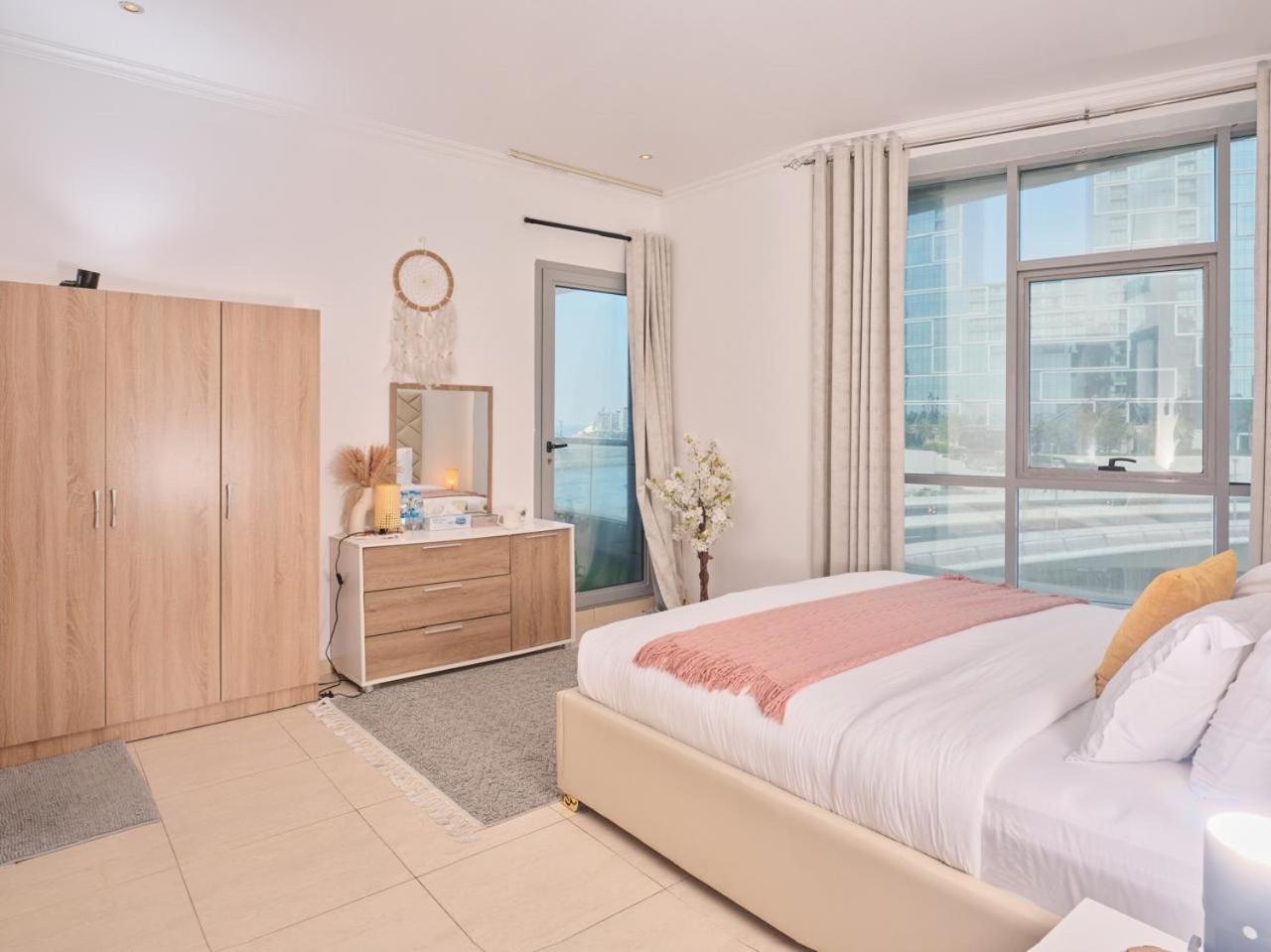Wonderful Two Bed Room With Full Marina View Дубай Екстериор снимка