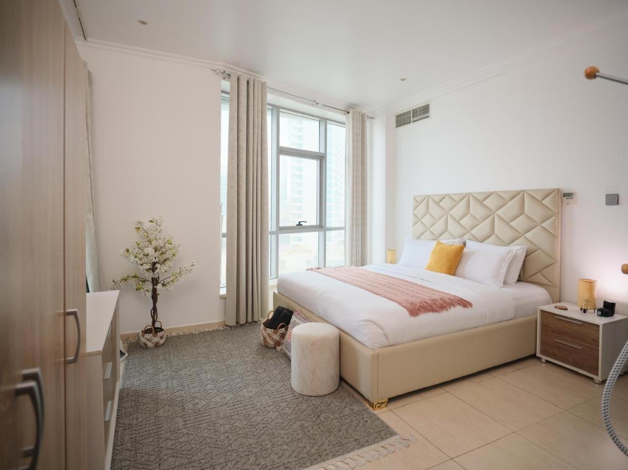 Wonderful Two Bed Room With Full Marina View Дубай Екстериор снимка
