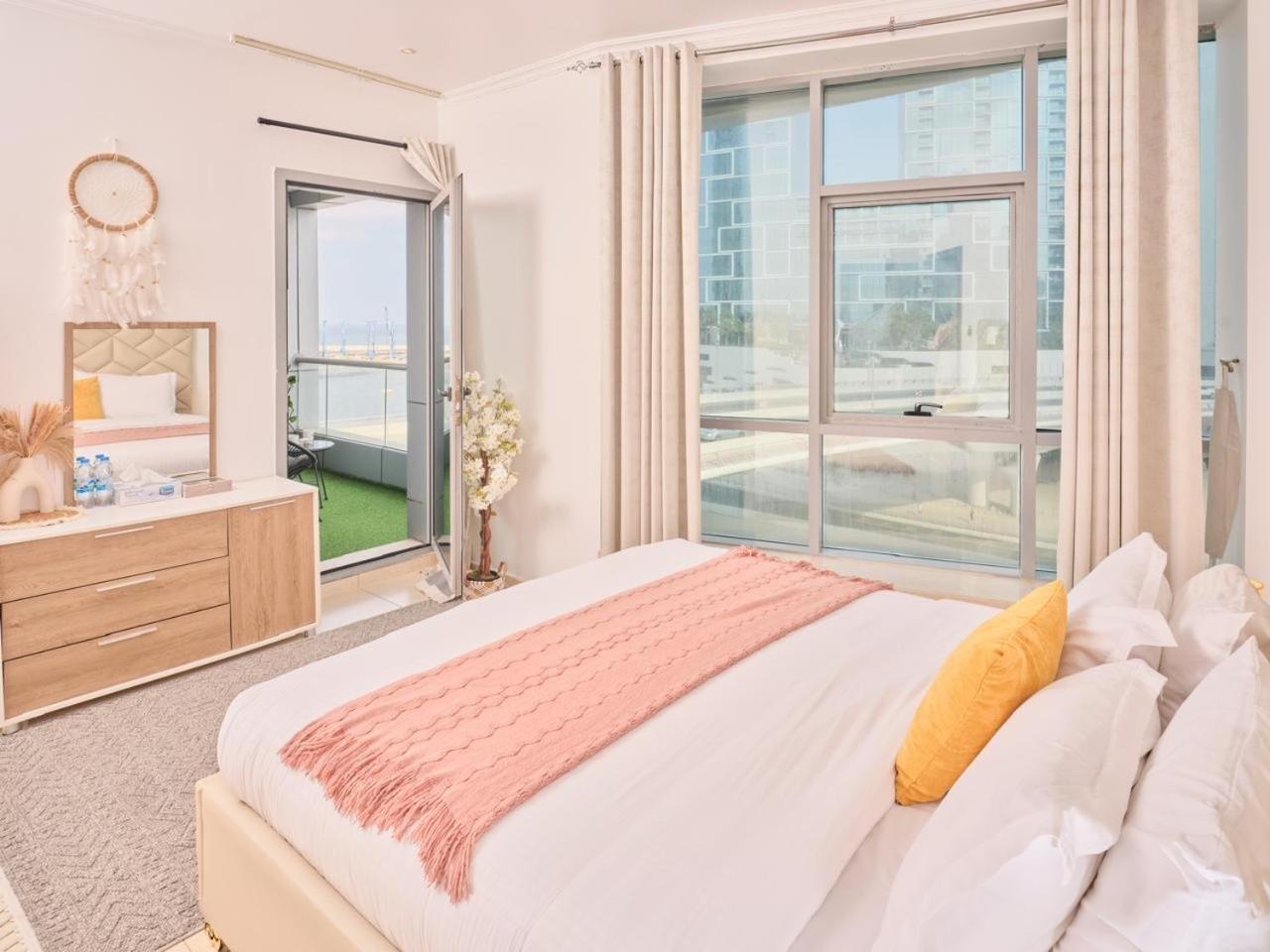 Wonderful Two Bed Room With Full Marina View Дубай Екстериор снимка